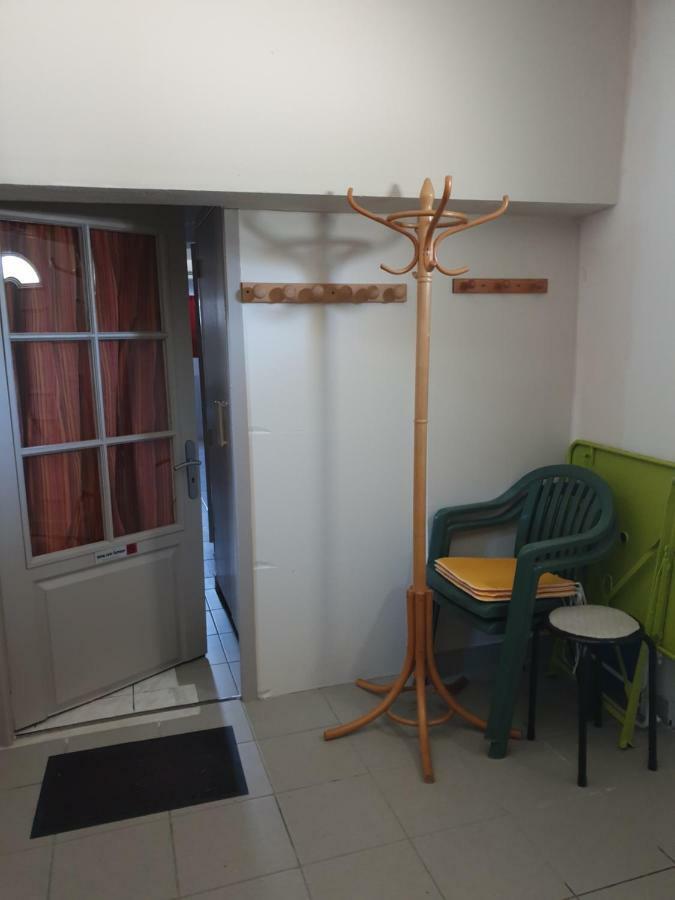 T1 Dans Maison Au Calme Realmont Exterior photo