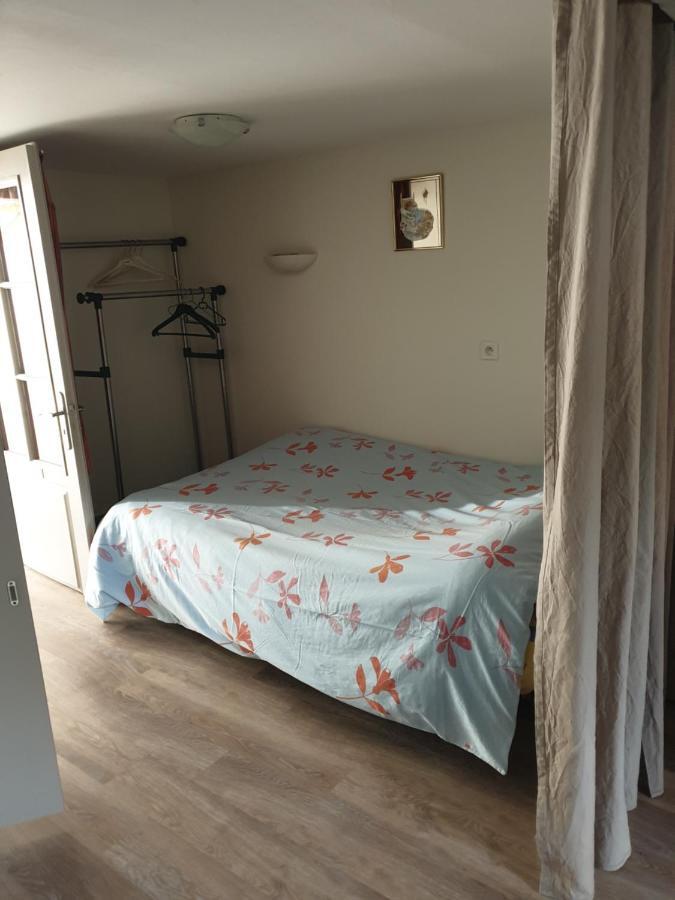 T1 Dans Maison Au Calme Realmont Exterior photo