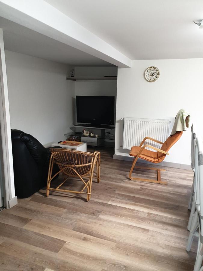 T1 Dans Maison Au Calme Realmont Exterior photo